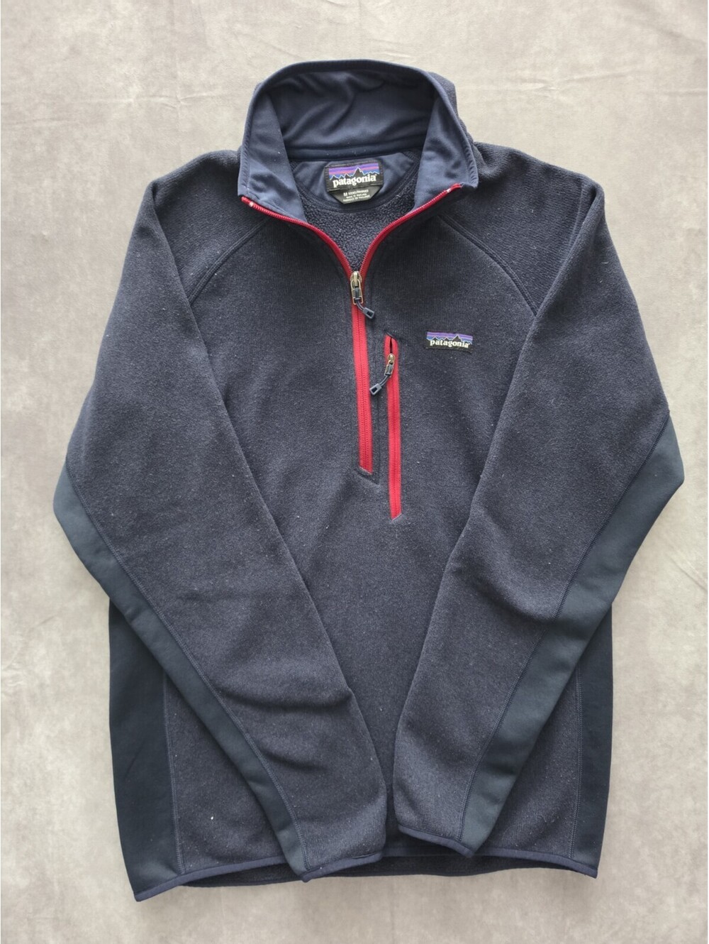 SKU0122 Patagonia Men's Medium Dark Blue 1/4 Zip Fleece Pullover Red Trim Jacket